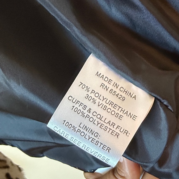 Luxe Moda Faux Fur Leopard Print Cuff Patent Jacket - Picture 5 of 5